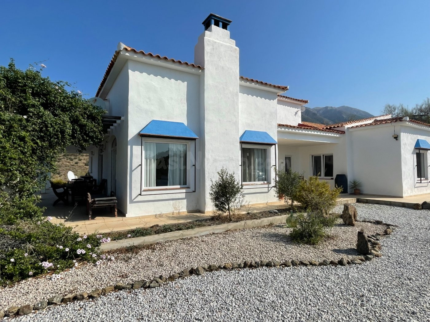 Exclusivo chalet con 9000m2 de parcela - foto 4
