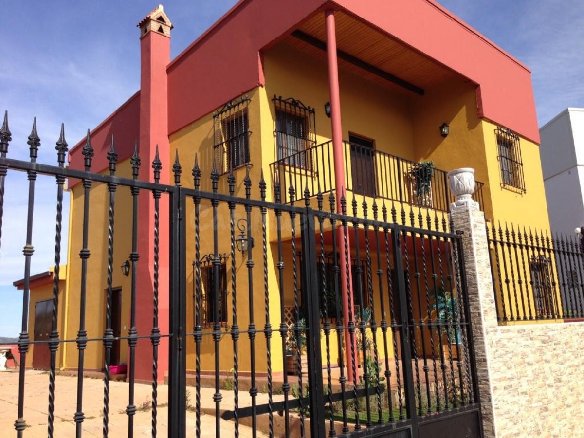 ¡EXCELENTE CASA EN EL CASTILLO DE LAS GUARDAS! - foto 3