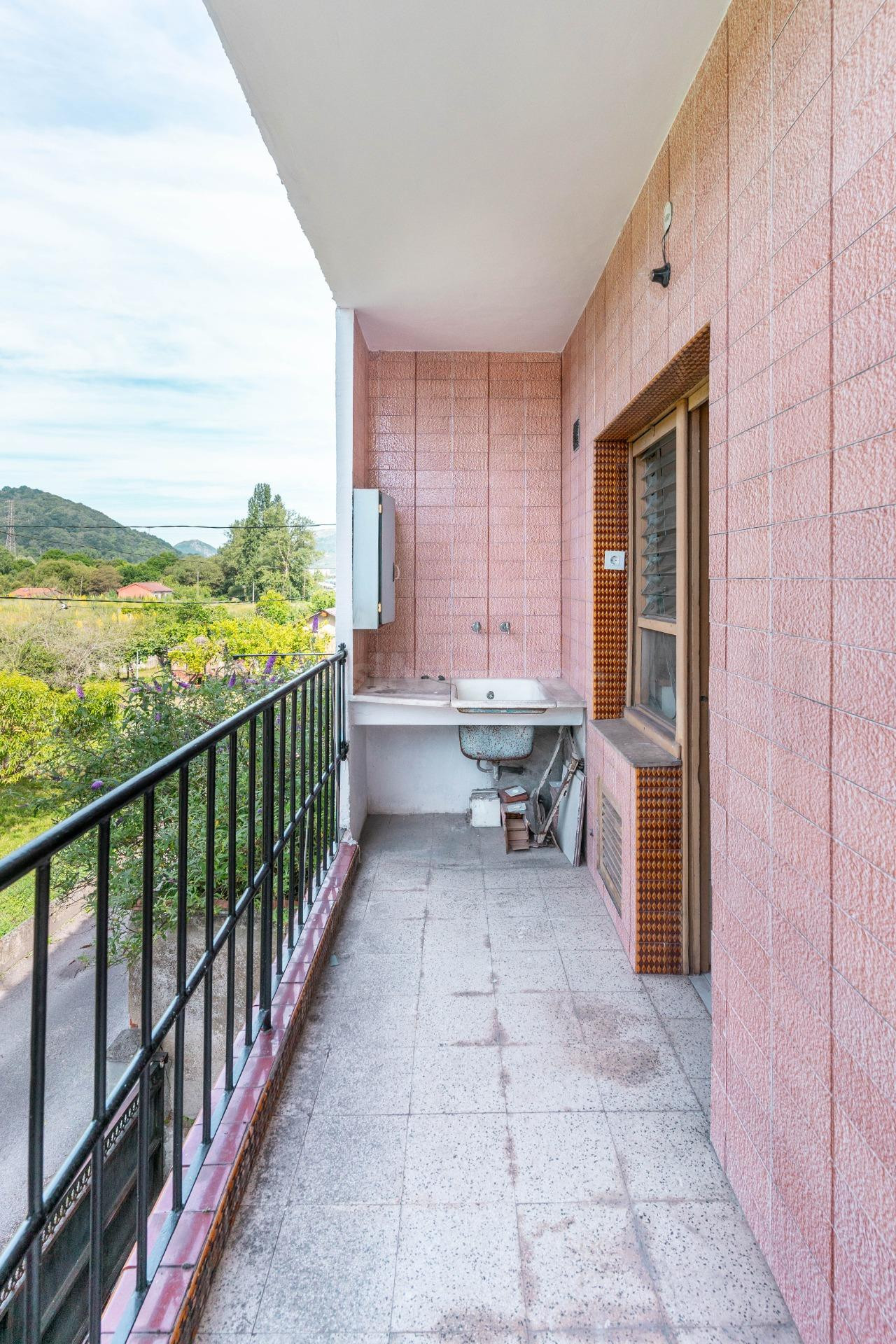 Piso 1º totalmente reformado de 89m2 con garaje y terraza en - foto 4