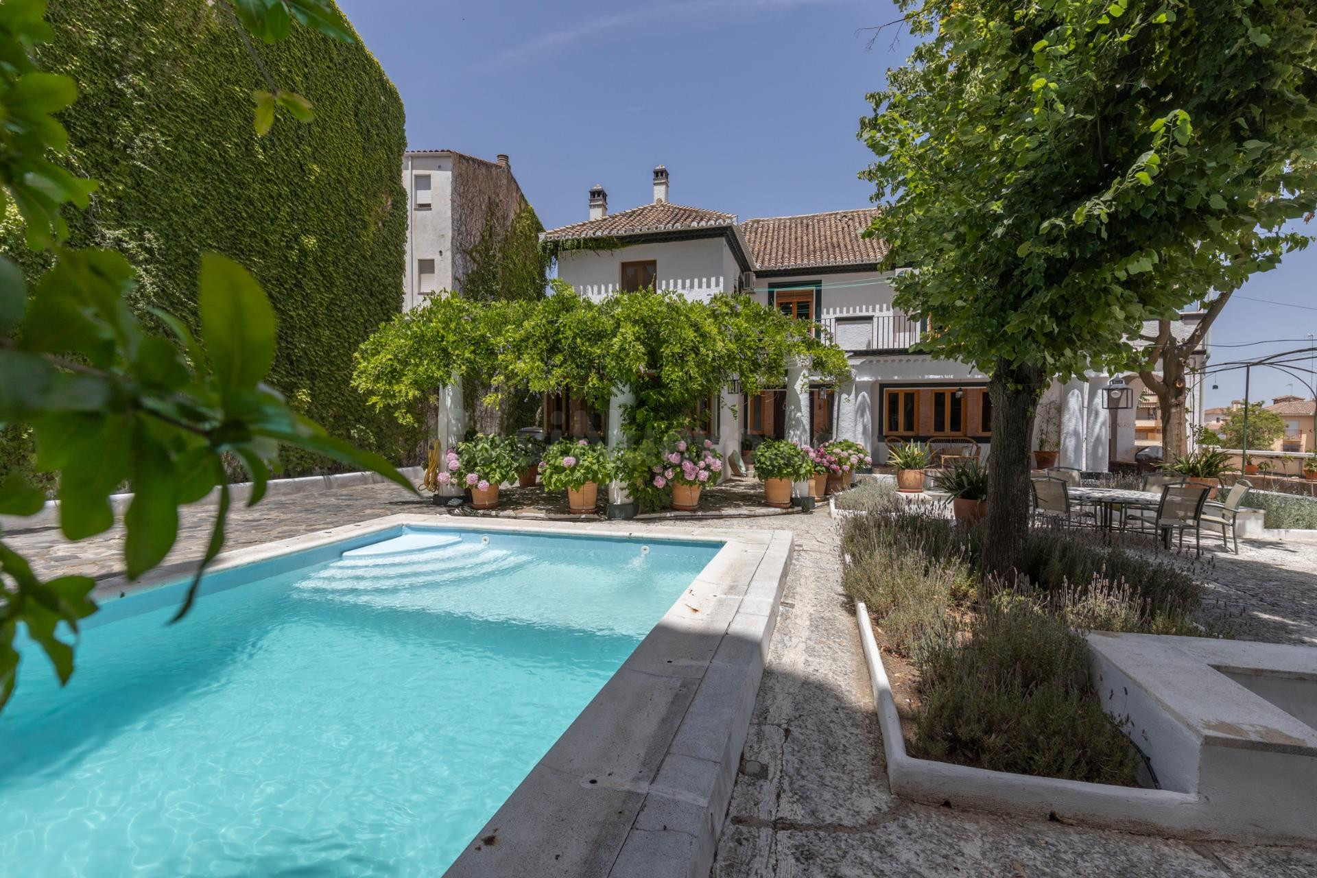 ✨ Chalet exclusivo con piscina y parcela de 1.650 m2 con gran potencial urbanístico