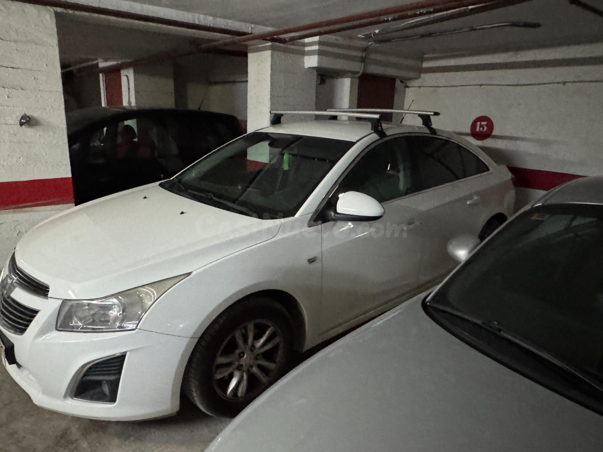 Se alquila plaza de garaje para coche grande en Avenida Cata - foto 2
