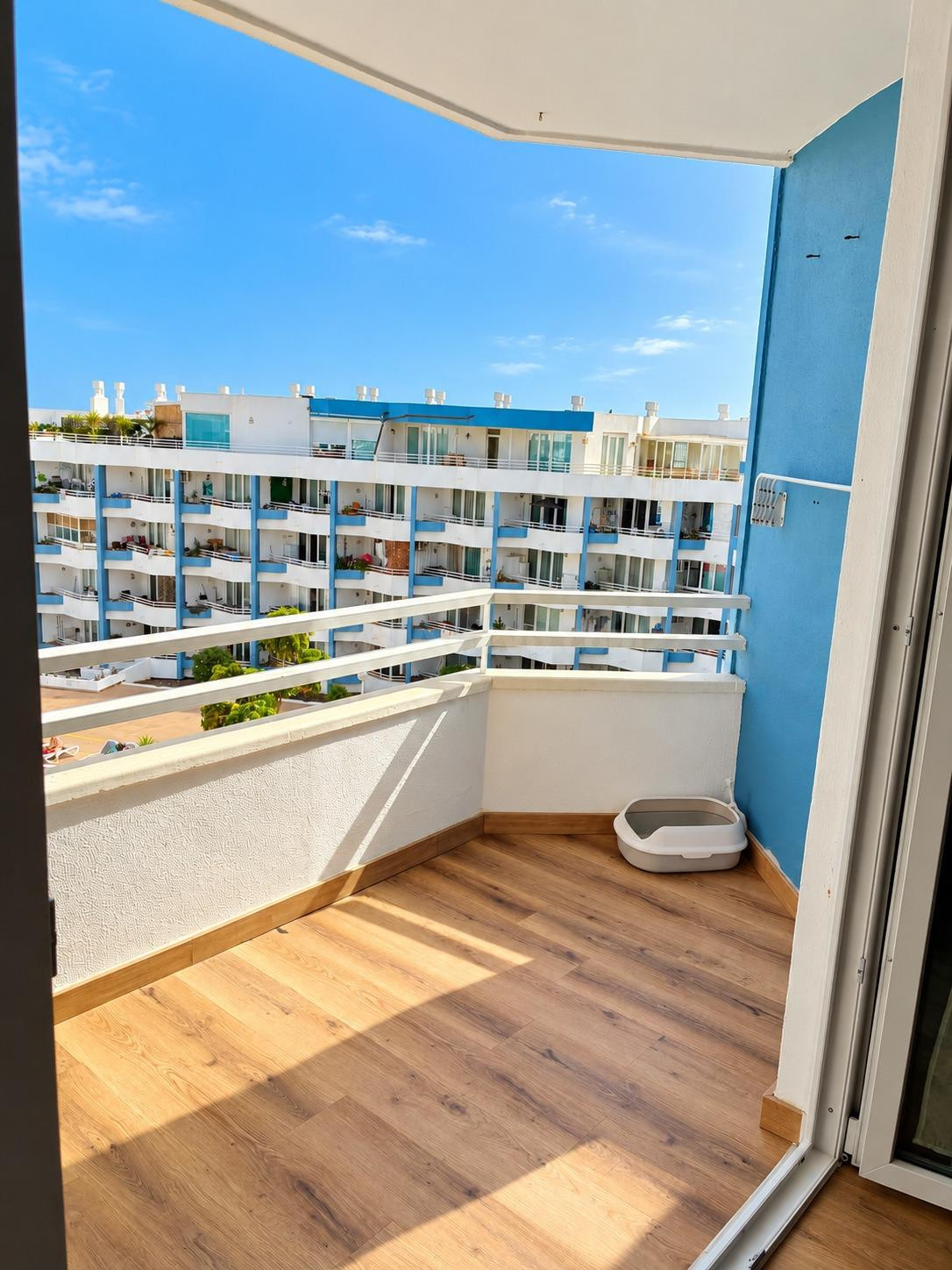 ## Estudio reformado en Amarilla Golf con vistas al mar - foto 3