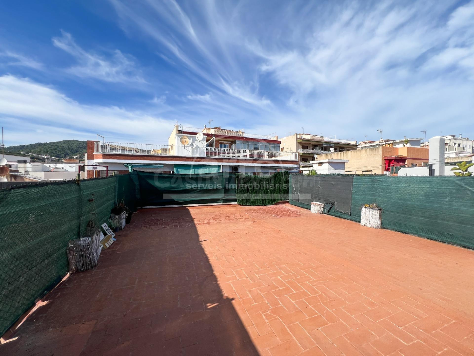 Ático con terraza privada de 60 m2, cerca del mar y de la es