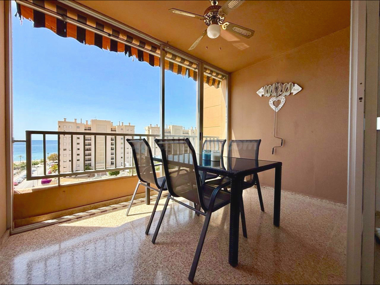 PISO EN VILLAJOYOSA ZONA PARAÍSO: GRAN ESPACIO, LUMINOSIDAD Y VISTAS AL MAR A UN PASO DE LA PLAYA