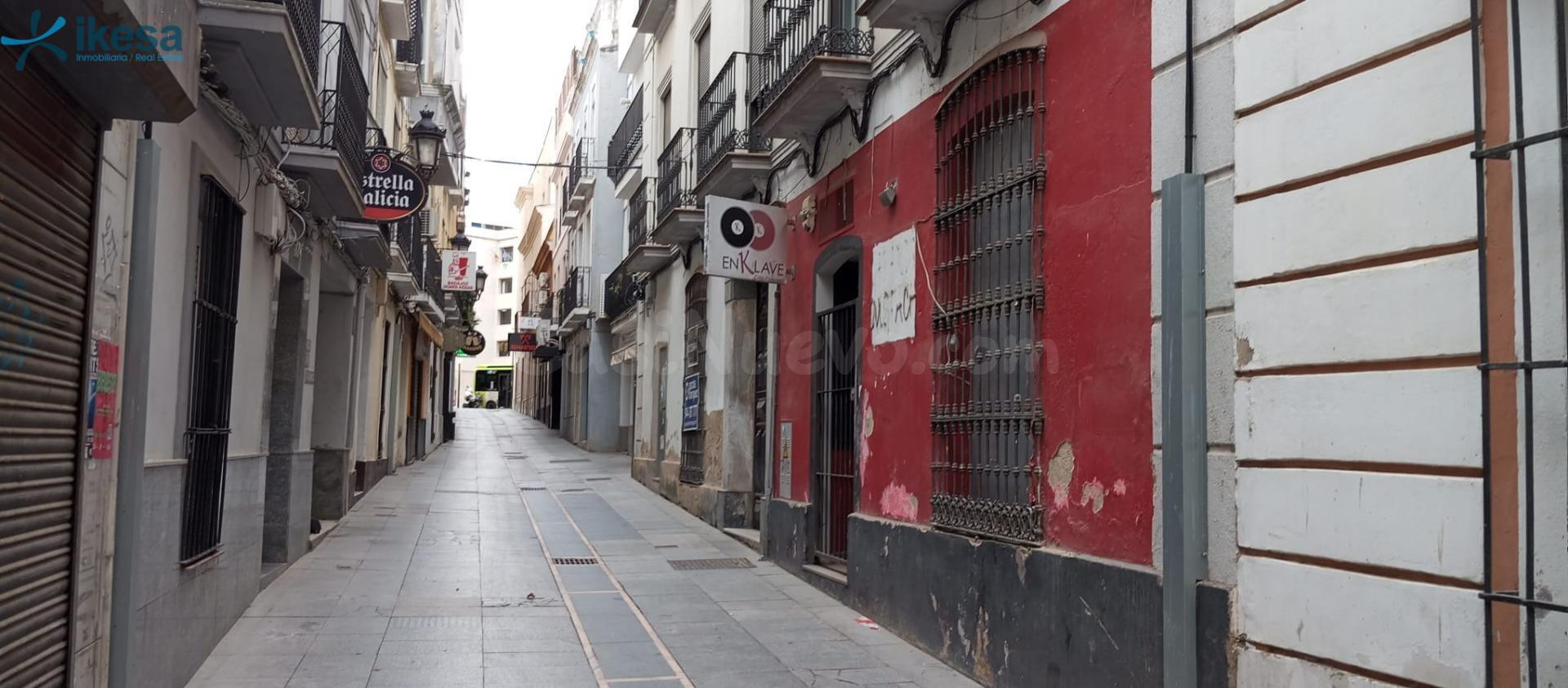 Venta de Local comercial en Badajoz - foto 2