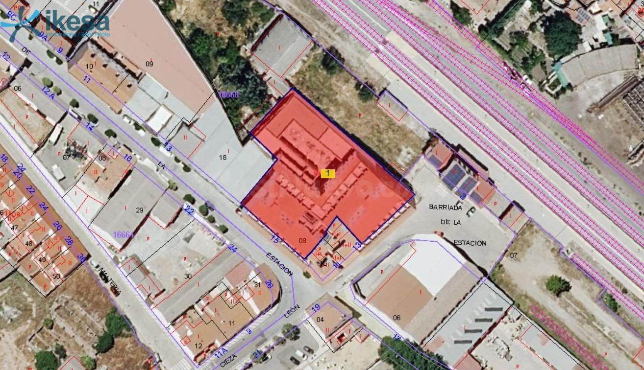 Venta de Edificio + 21 Pisos + 40 Garajes en Carretera DE LA estación - Llerena (Badajoz)