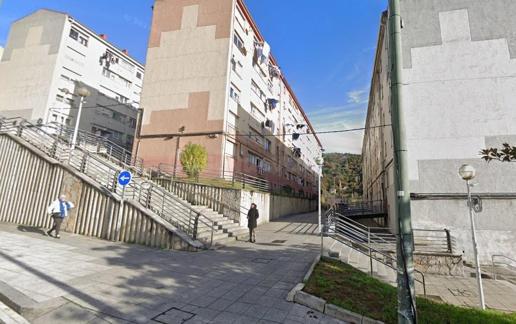 Piso sin posesión en Bilbao - foto 2