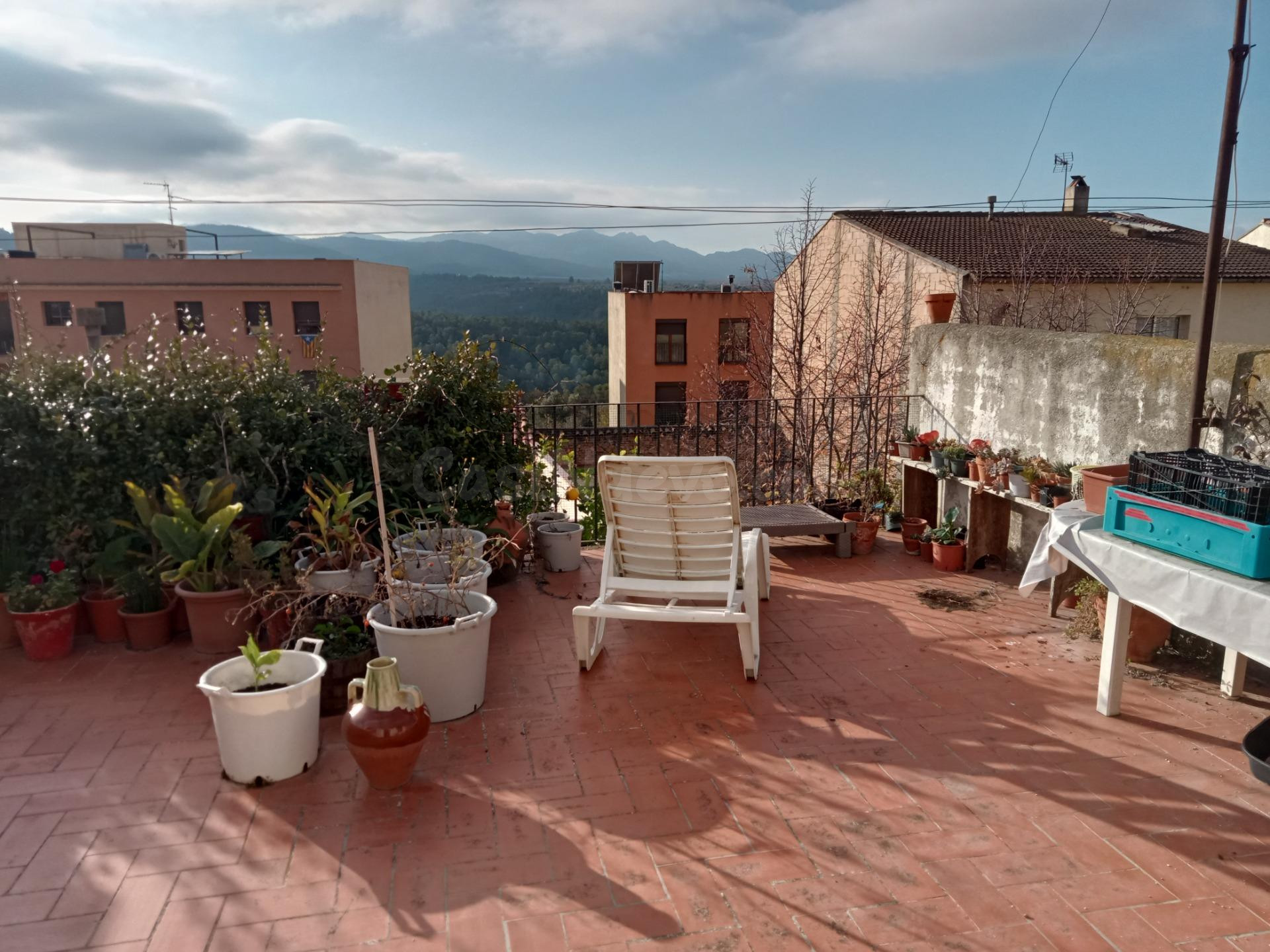 OPORTUNIDAD CASA DE PUEBLO CON JARDIN Y TERRAZA CON MUCHA LUZ EN ELS GUIAMETS (Priorat)