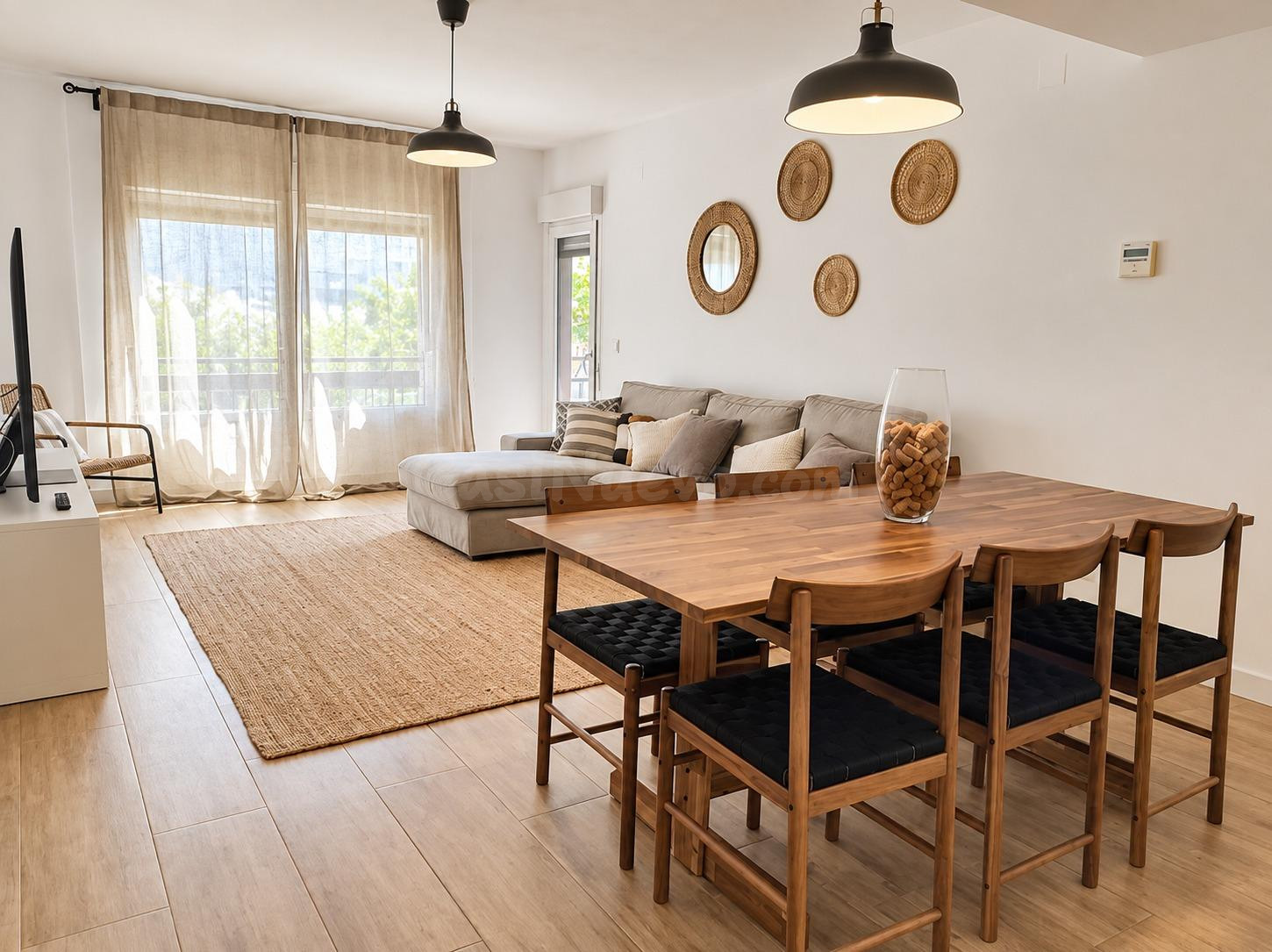 Reformado piso de 4 habitaciones con garaje en pleno Russafa