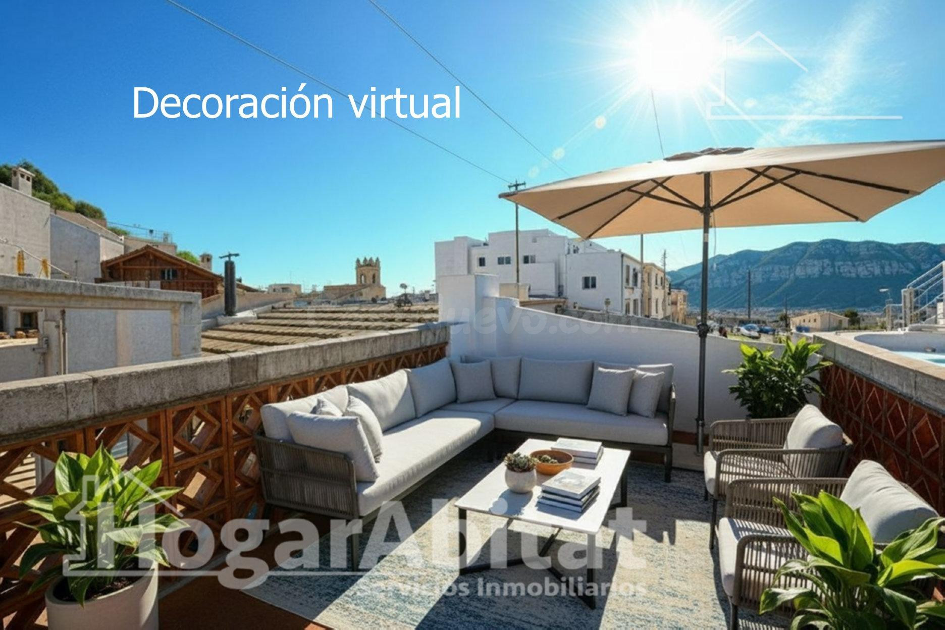 ¡DENIA CENTRO! CASA AMPLIA Y LUMINOSA, PARA REFORMAR CON TERRAZA
