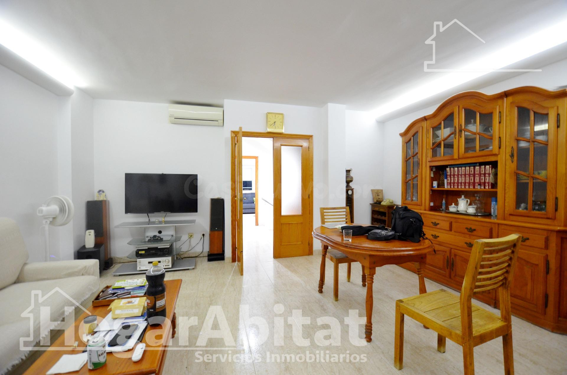 ¡EN PLENO CENTRO! PRECIOSO ADOSADO CON GARAJE Y TERRAZA - foto 3
