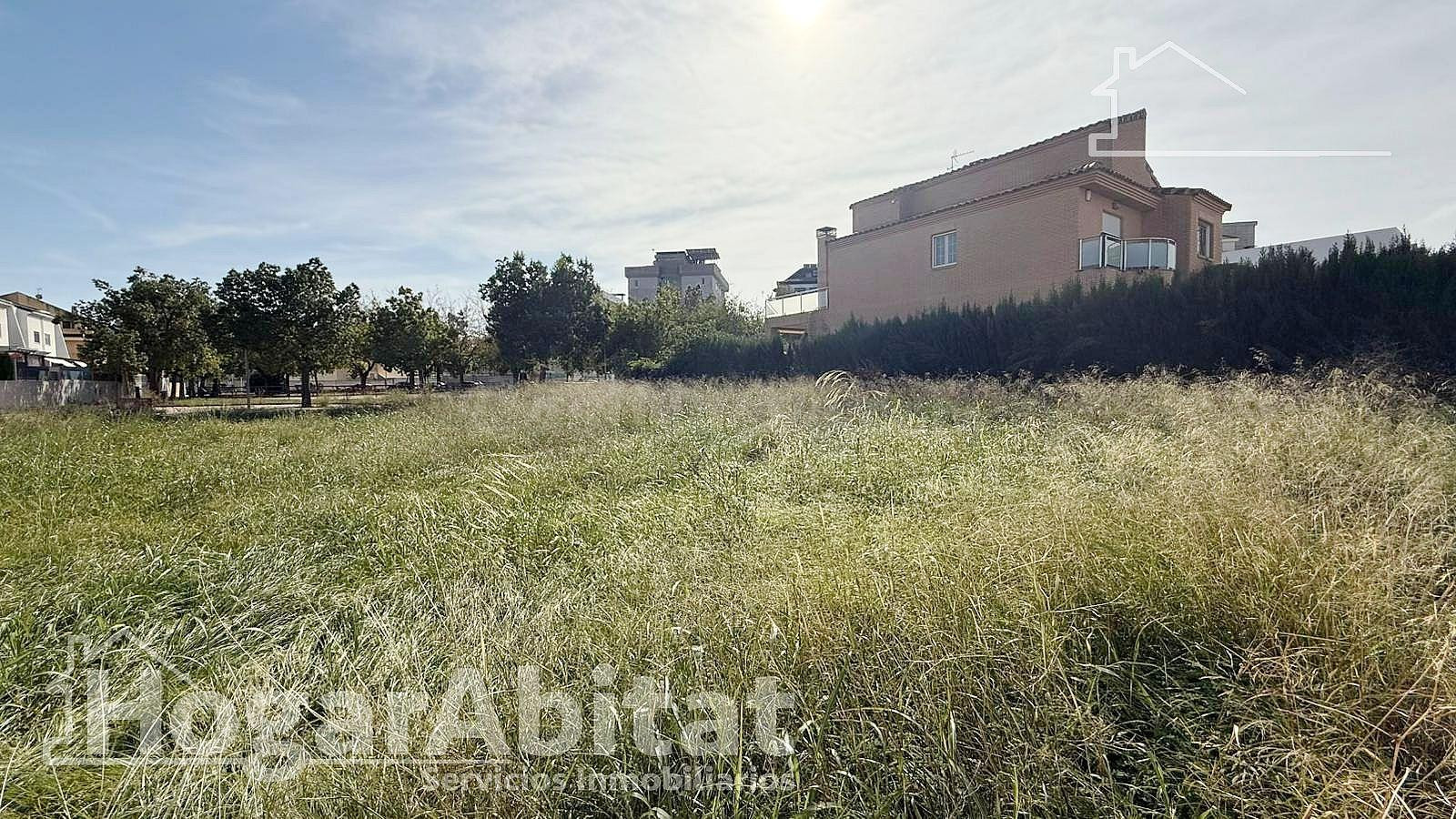 ¡ONDA-COREA! TERRENO URBANO Y AMPLIO CERCA DE LA AV BLASCO IBAÑEZ