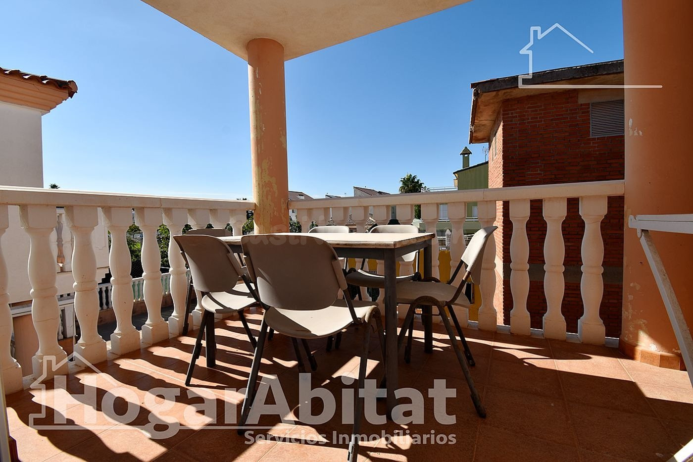 CHALET PAREADO CON TERRAZA Y GARAJE JUNTO A LA PLAYA