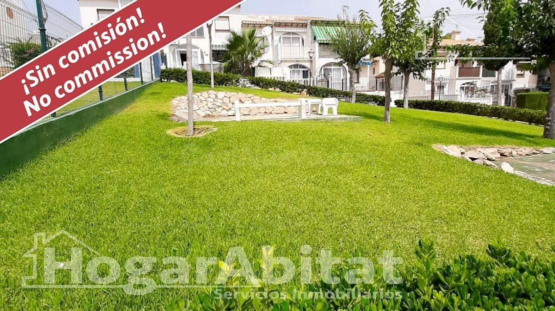 ACOGEDOR EXTERIOR EN RESIDENCIAL DE LUJO CON PISCINA, JARDÍN Y TERRAZA