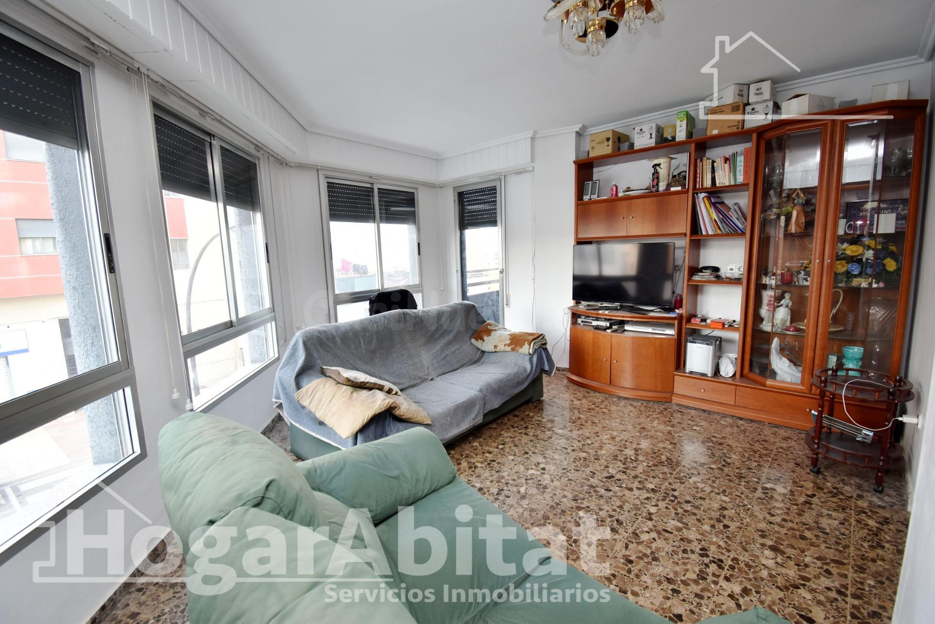 ¡OPORTUNIDAD DE INVERSIÓN! EDIFICIO DE CINCO ALTURAS CON LOC
