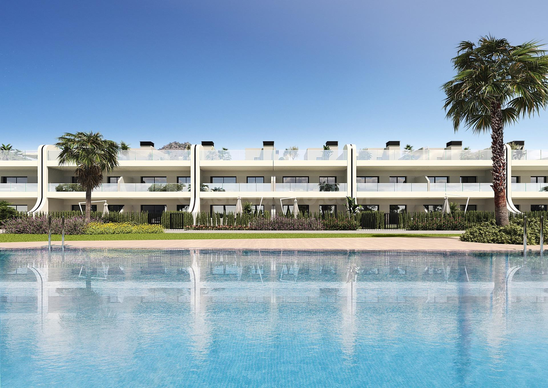 Bungalow de planta alta con 3 dormitorios y gran solarium a la venta en La Manga Club