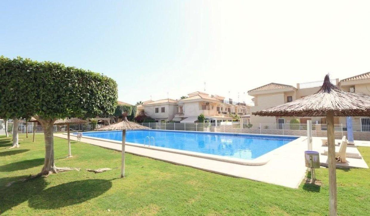Bonito apartamento a 10 minutos del mar en Playa Flamenca!!!