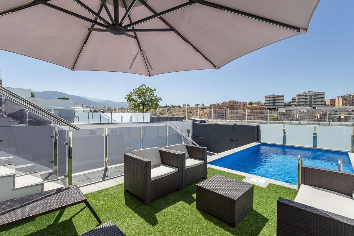 Vivienda de lujo en Urbanización SERRALLO HILLS.