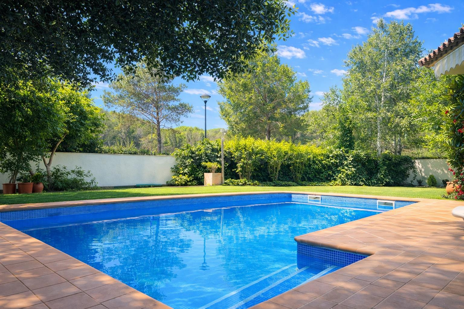 Exclusiva villa con piscina, casa de invitados y licencia tu - foto 5