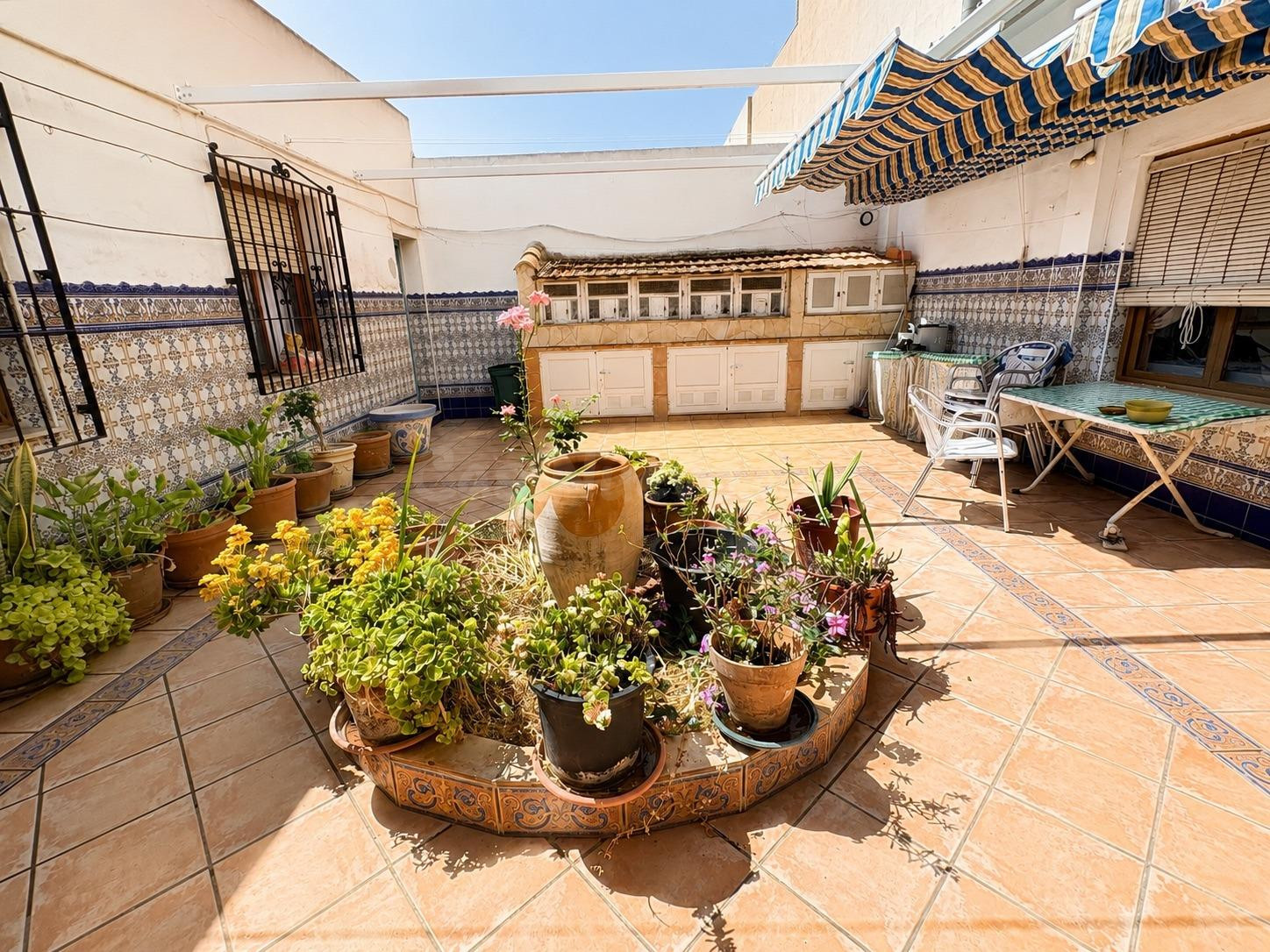 Casa con gran potencial y parcela de 225 m2 en el centro de Los Montesinos