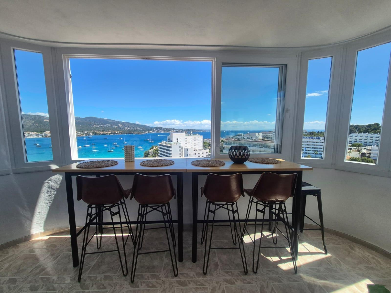 Piso en venta con impresionantes vistas al mar y a la montaña