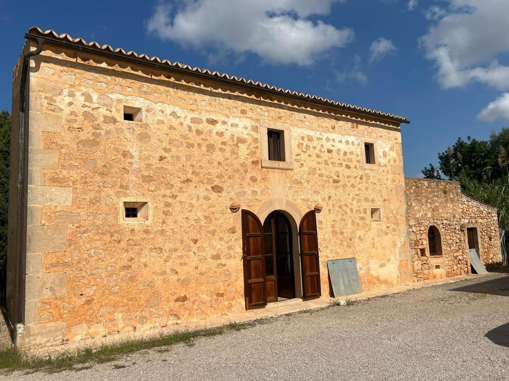 Magnífica y auténtica finca de 5 dormitorios muy cerca de Santanyi