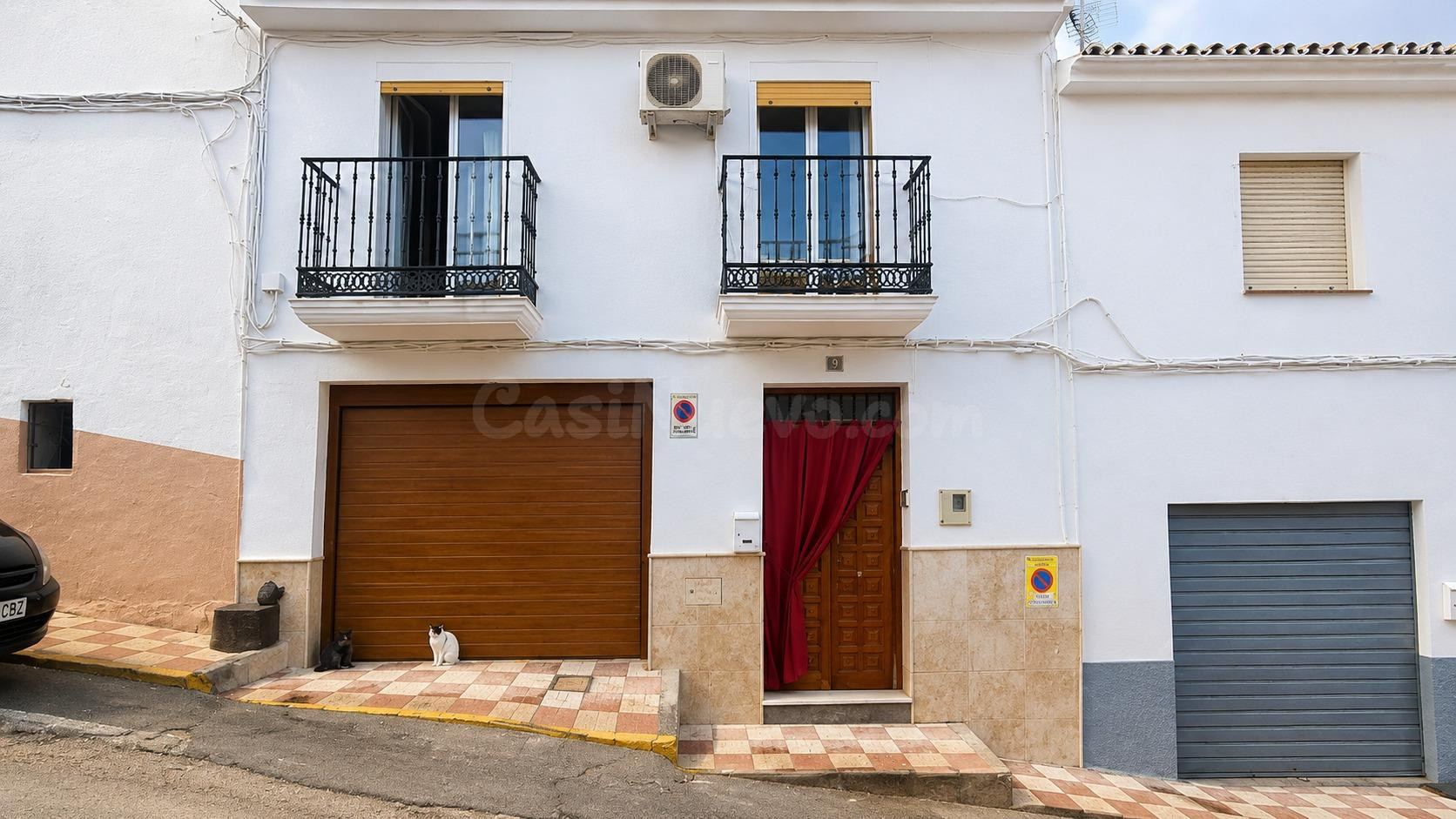 Casa de pueblo con garaje, terraza y chimenea en el corazón de Montefrío