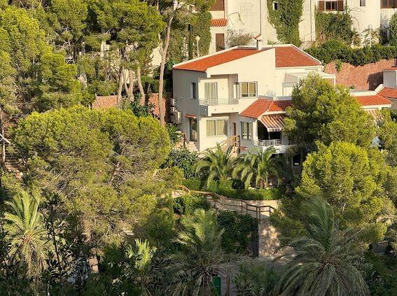 Villa con 3 viviendas y licencia turística con vistas al mar - foto 3