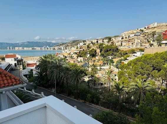 Villa con 3 viviendas y licencia turística con vistas al mar - foto 4