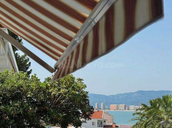 Villa con 3 viviendas y licencia turística con vistas al mar - foto 5
