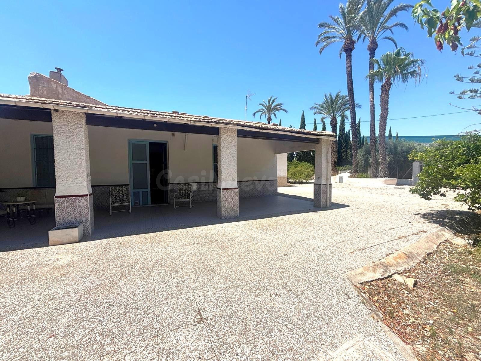 Exclusiva finca con encanto atemporal – una propiedad única cerca de Elche