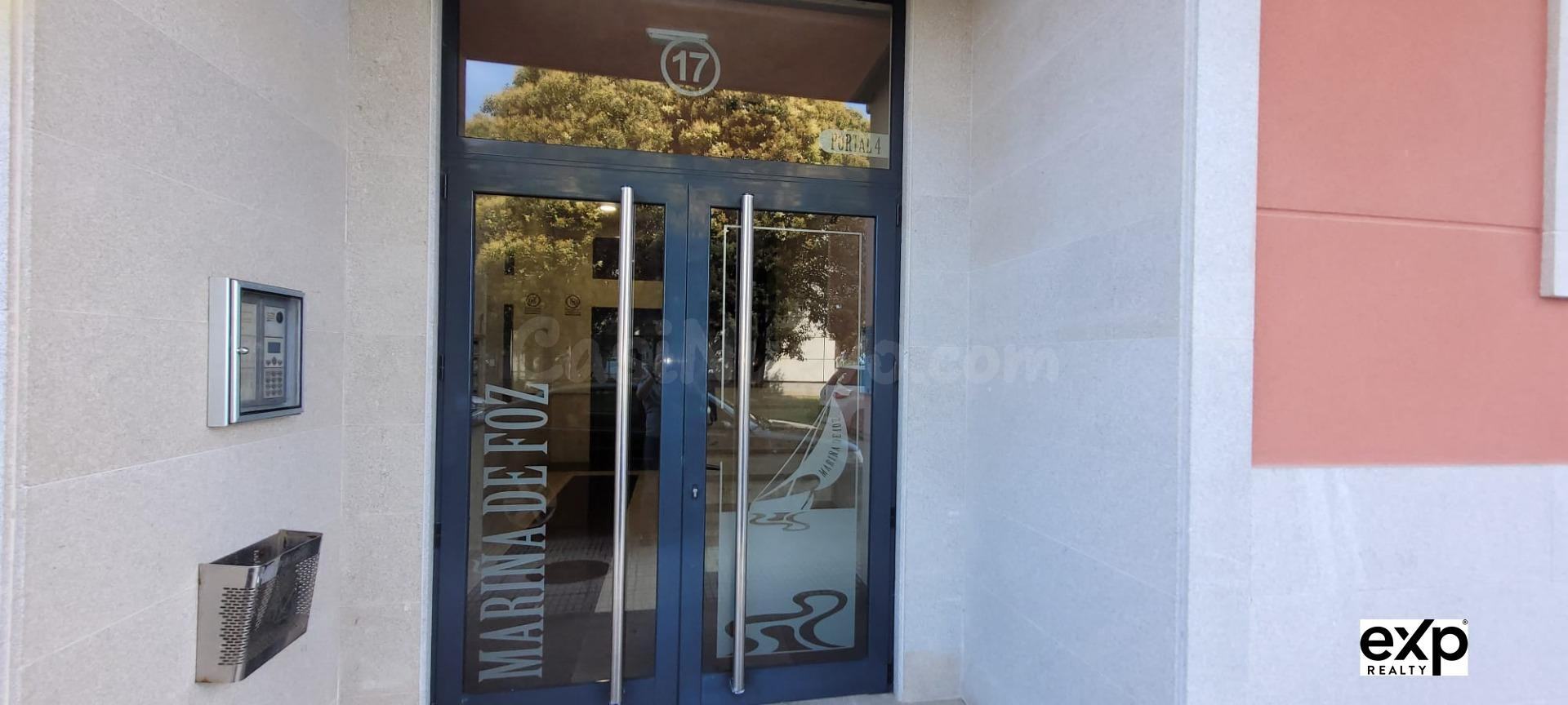 Amplio apartamento con balcón, piscina, garaje y vistas al m - foto 5
