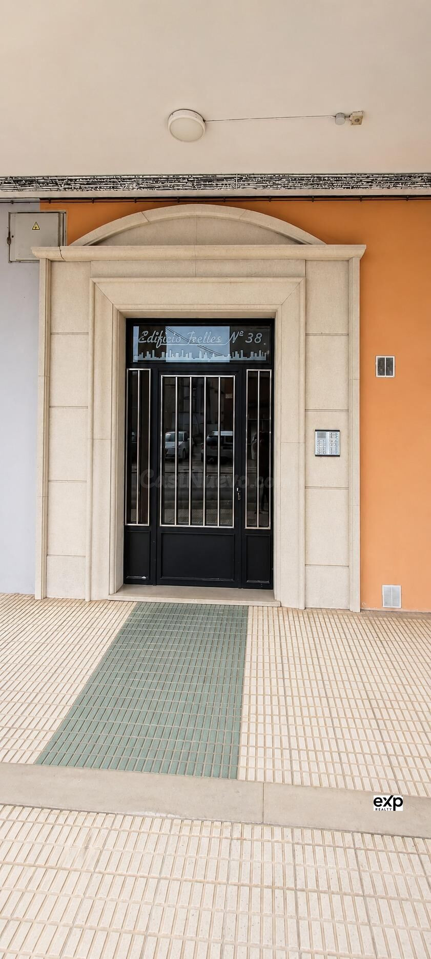Amplio Ático Dúplex con garaje y trastero a 700 m de la Play - foto 3