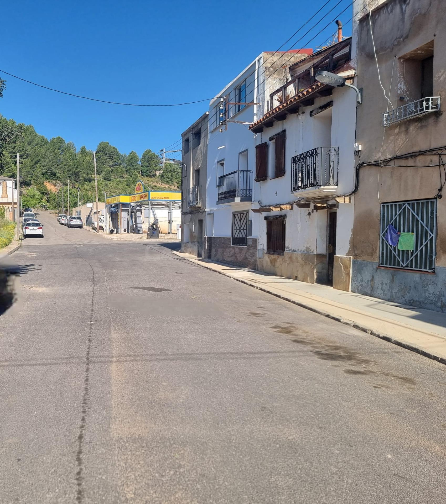 Casa de pueblo a reformar en El Rosell con almacén y salida a dos calles