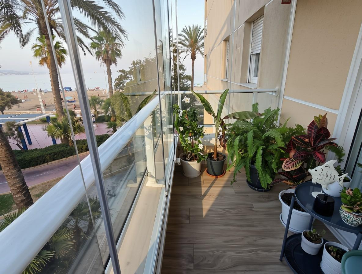Exclusiva residencia de diseño en Primera Linea de Playa: luz mediterránea, amplias estancias y terraza frente al mar en la zona más codiciada de Málaga