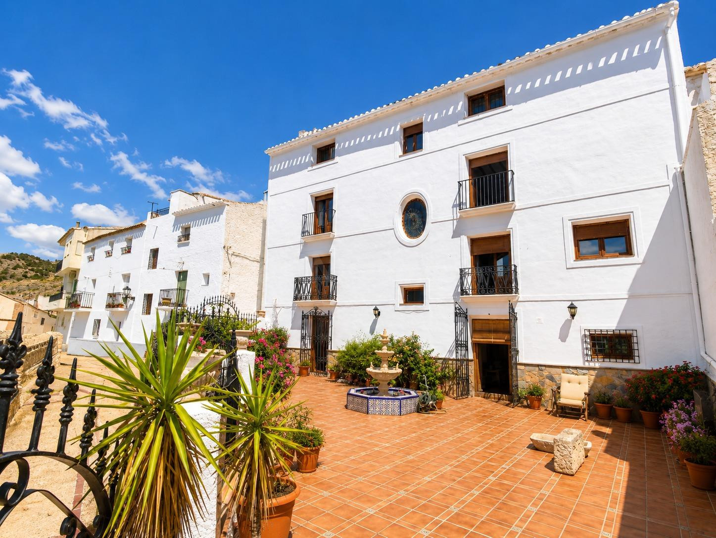 Casa de 4 plantas con vistas al castillo – Ideal para turismo rural en Vélez-Blanco