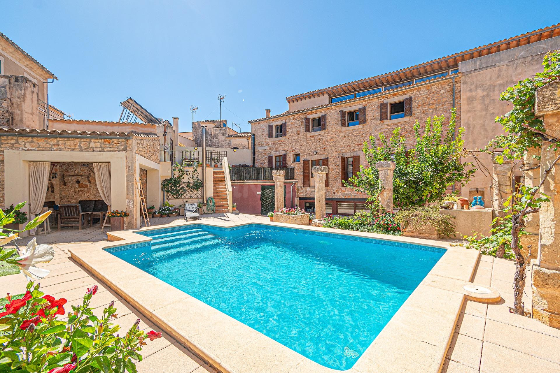 Casa señorial de carácter mallorquín con licencia ETV en Santanyí