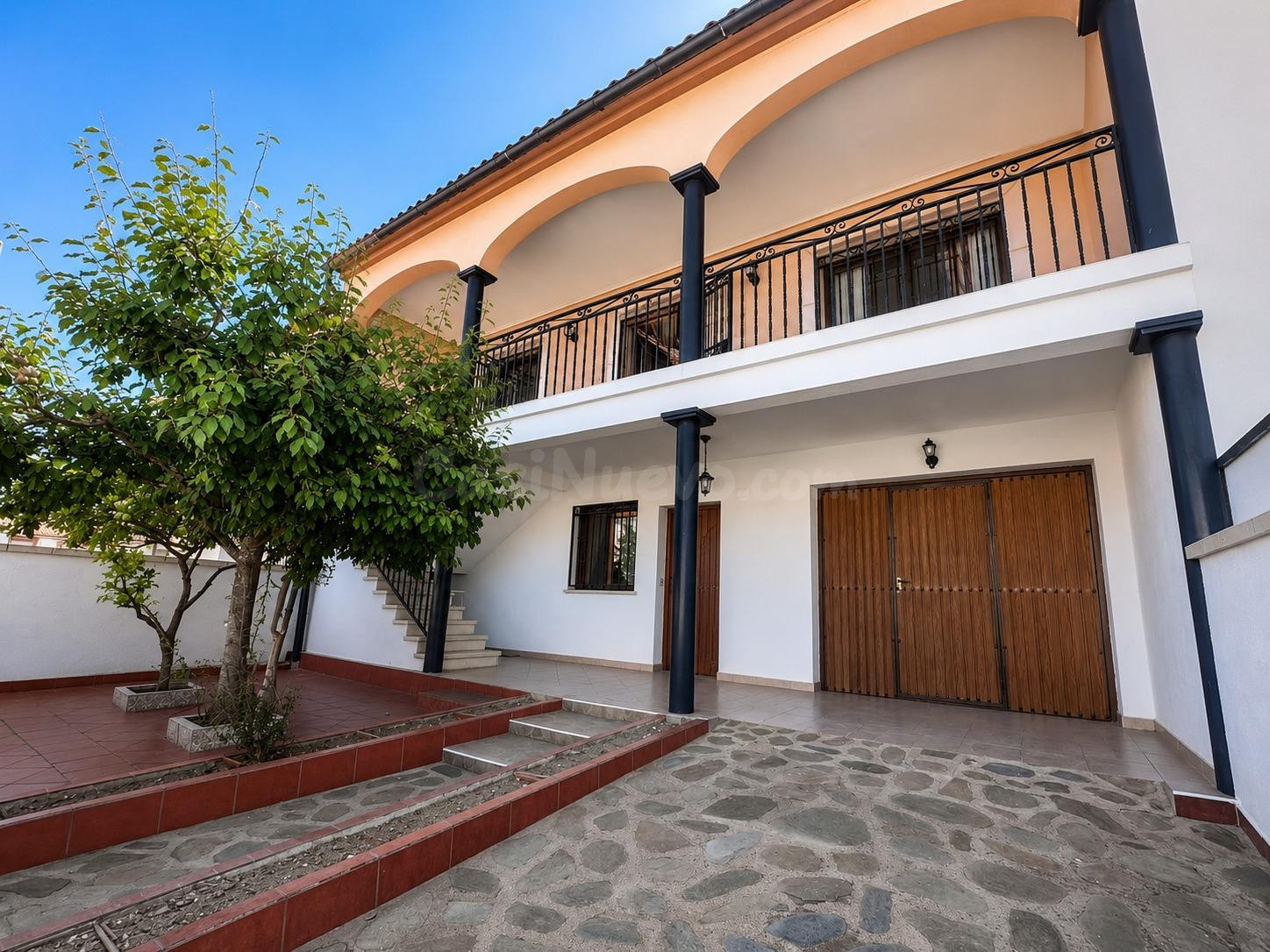 Una casa para toda la familia, con patio, garaje y lista par - foto 2
