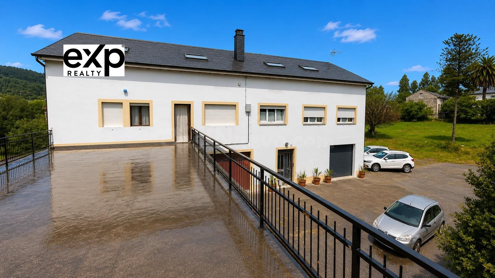 Amplio apartamento con gran terraza, garaje y finca privada 