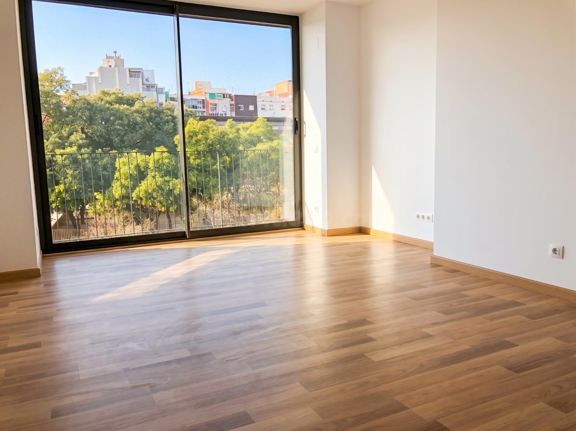 Tu nuevo hogar frente al parque, con terraza, piscina y parking
