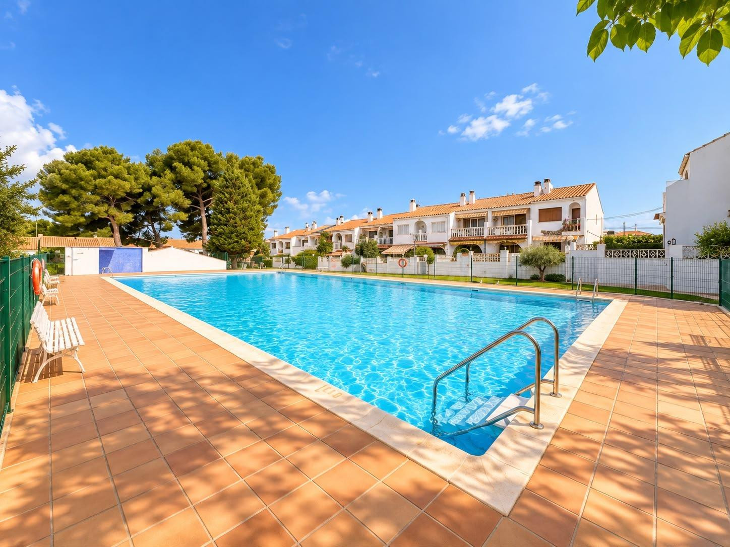 ADOSADO REFORMADO CON ESPECTACULAR ZONA COMUNITARIA EN OASIS