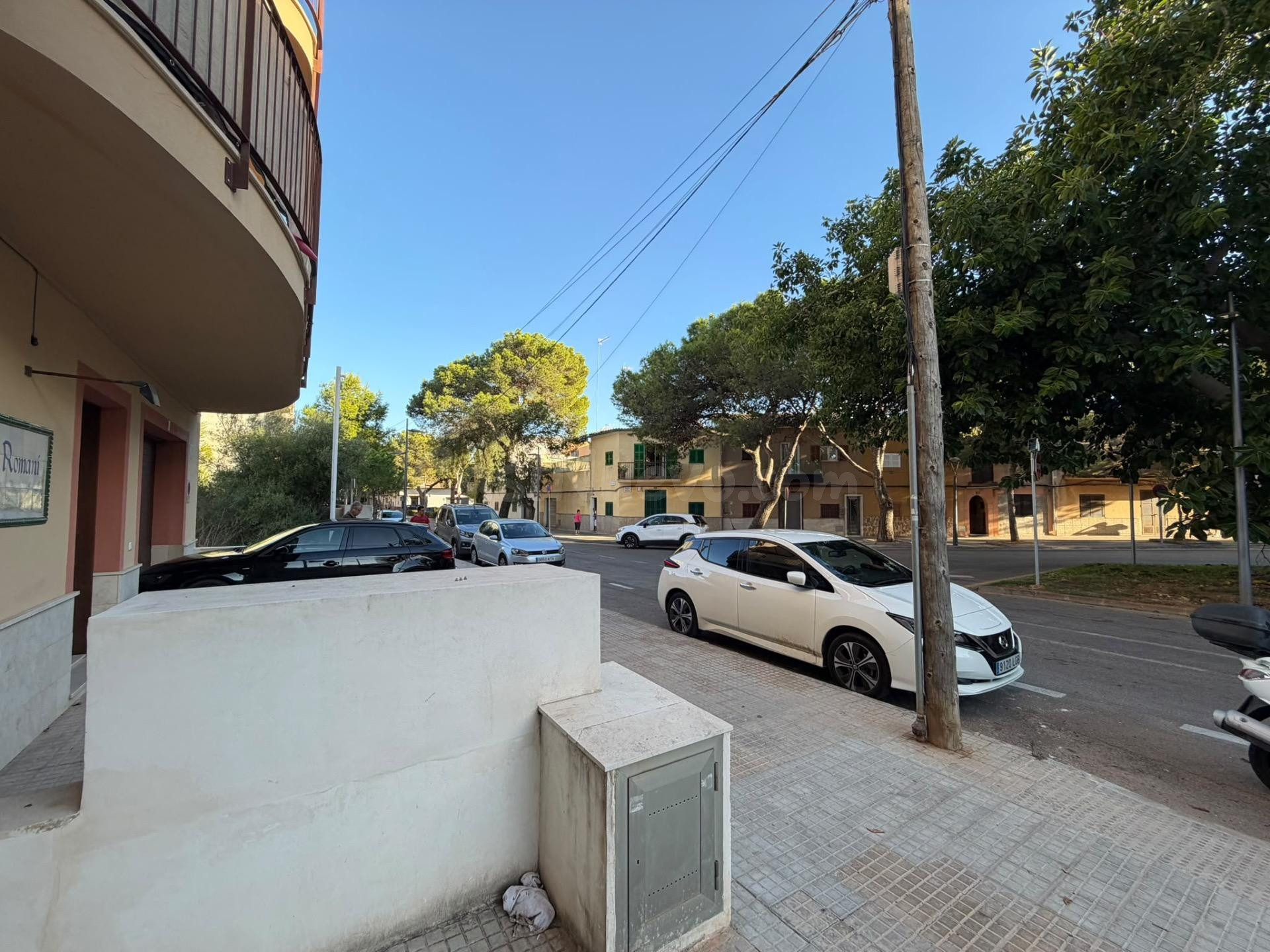 LOCAL COMERCIAL EN ALQUILER EN AVENIDA PINS, FRENTE AL JARDÍ - foto 3