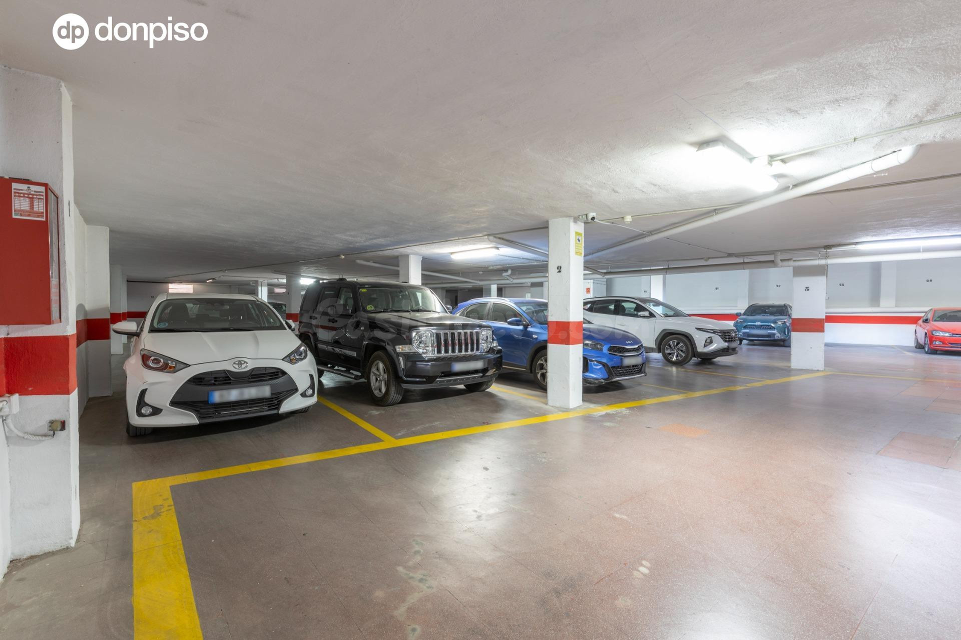 IDEAL INVERSORES!!! 35 PLAZAS DE APARCAMIENTO Y 5 TRASTEROS, TODO ALQUILADO