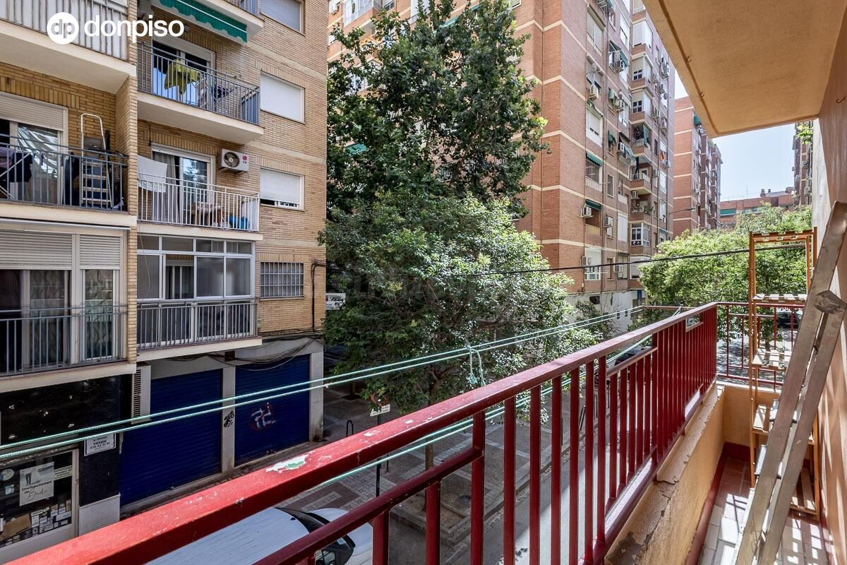 AMPLIO PISO EN CALLE PALENCIA