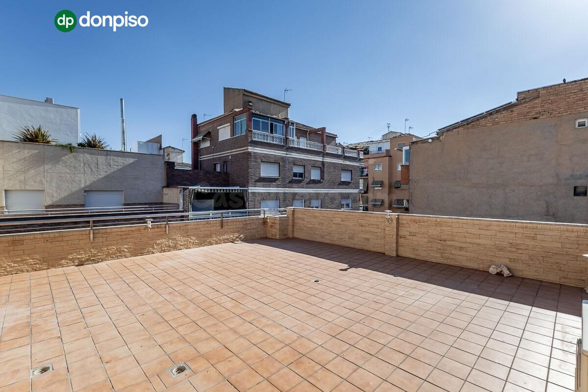 Ático dúplex junto Alhamar con 2 garajes y 2 trasteros