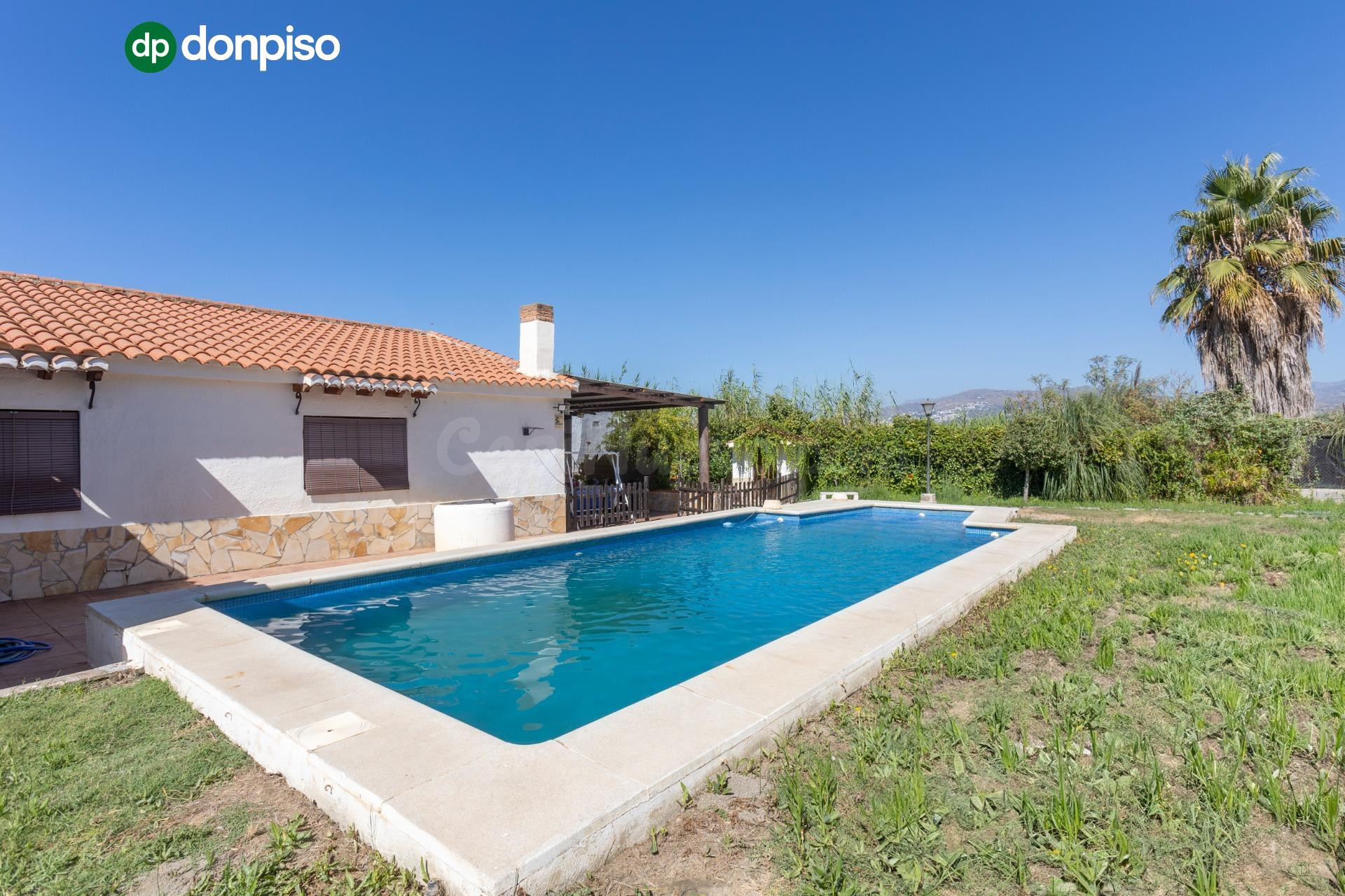 CASA CORTIJO EN MOTRIL. SITUADA A 2,5 KM DE LA PLAYA - foto 2