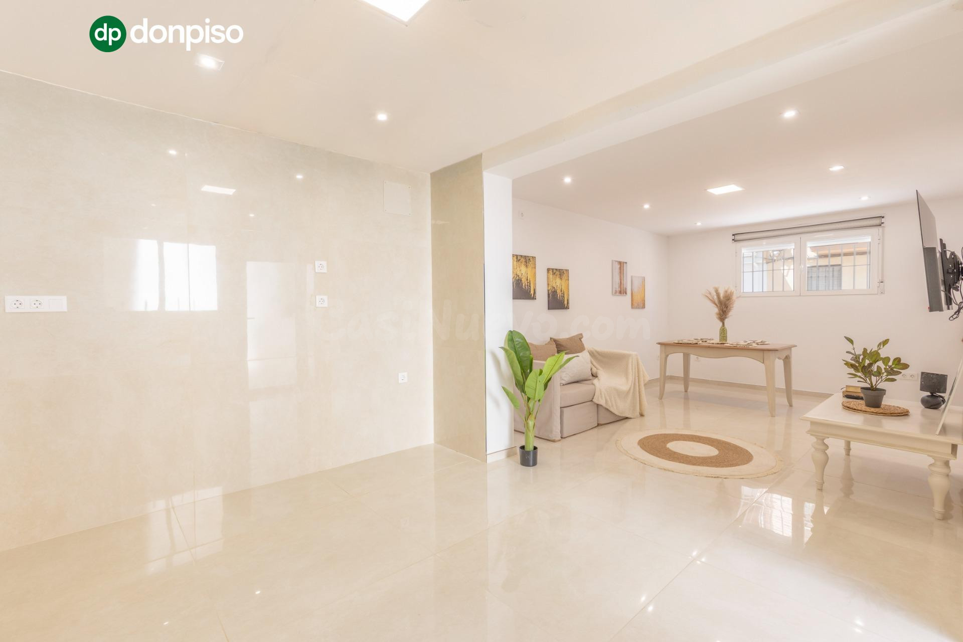 ¡CASA TOTALMENTE REFORMADA Y EN PLANTA BAJA EN SANTA FE! - foto 2