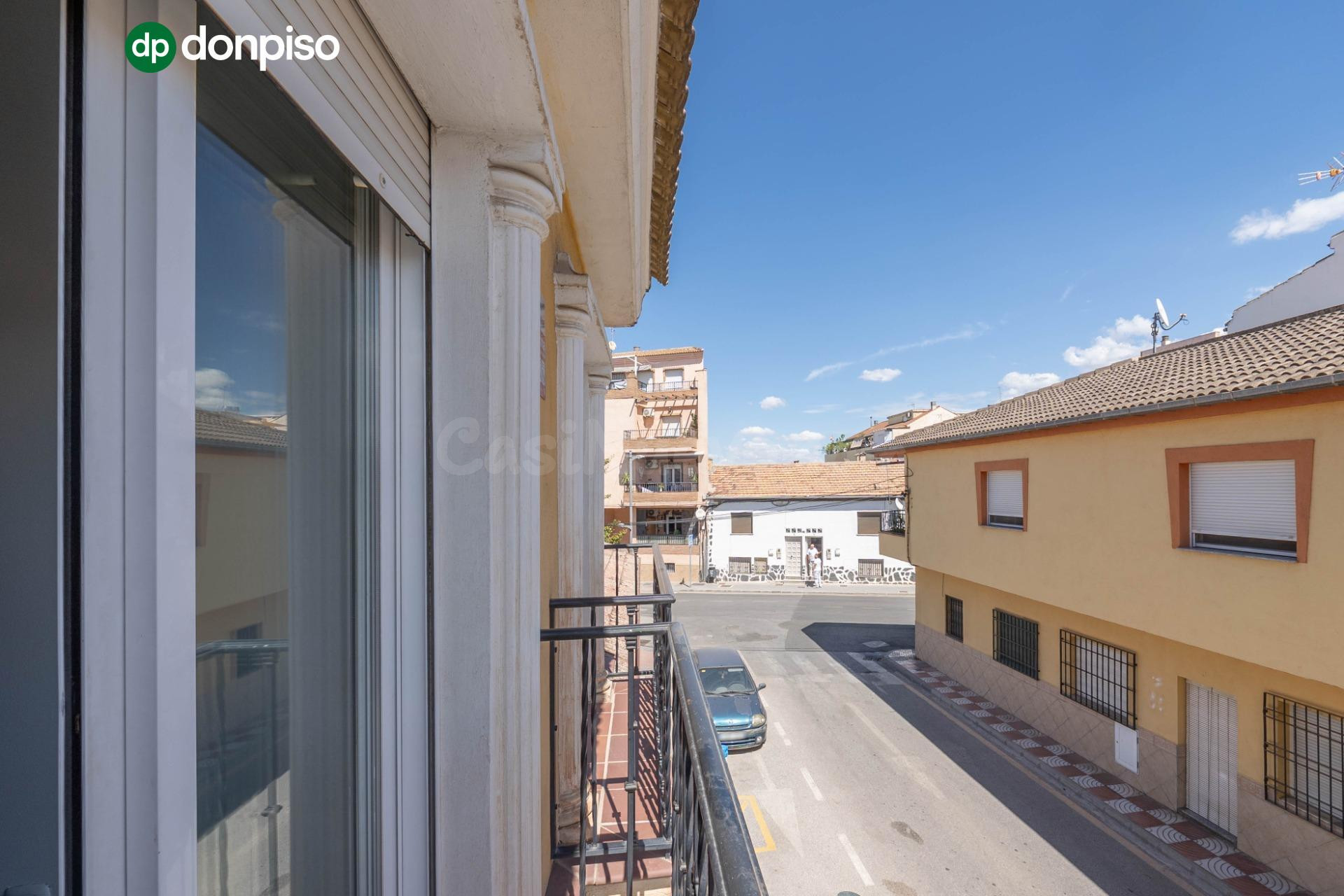 Piso en Churriana de la Vega (Granada) con plaza de garaje y trastero