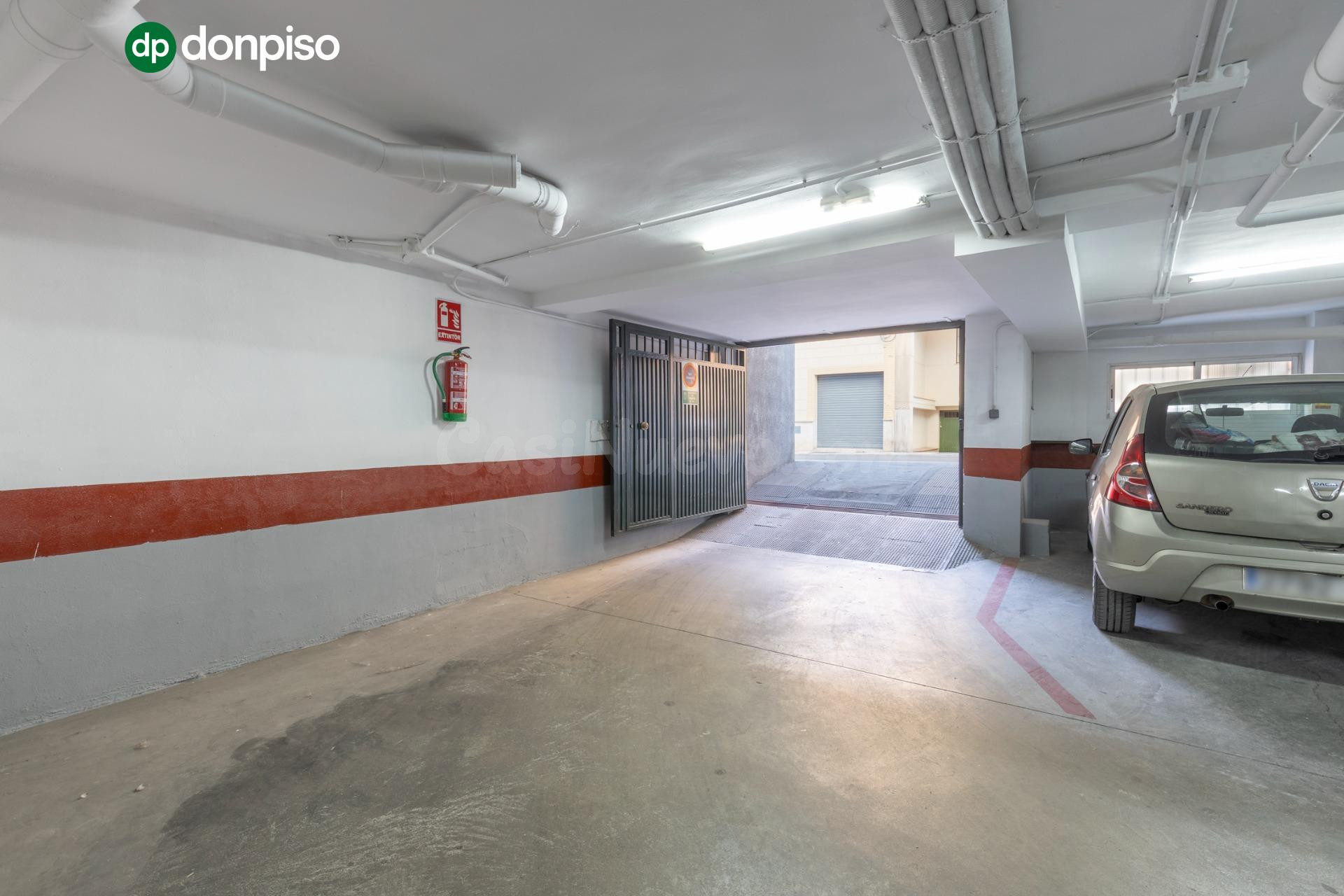 Plaza de garaje amplia en Maracena, con fácil acceso y junto al Metro