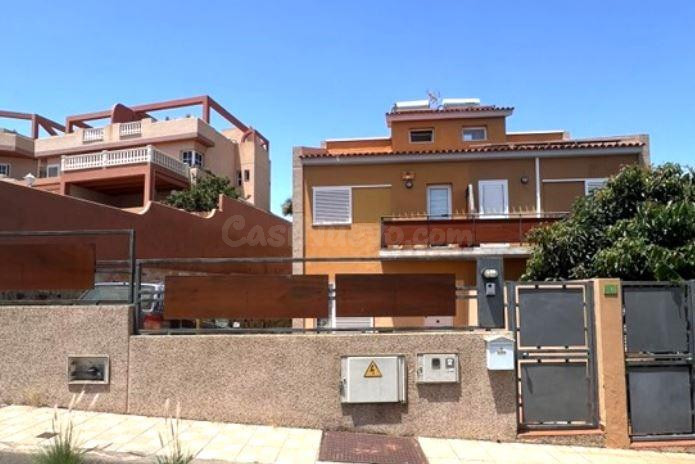 SE VENDE casa adosada OKUPA en C Tabaiba Sector 73  de Rosar - foto 2